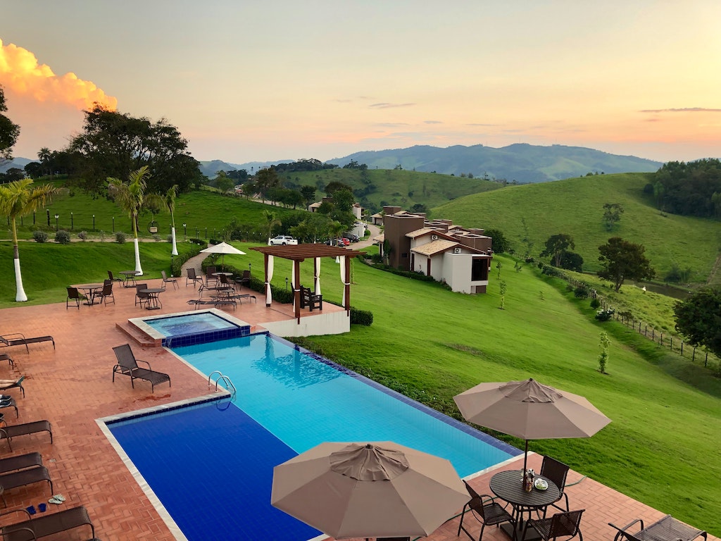 徹底解説！ワーケーションのメリットや実践方法とは？